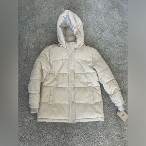 Levi’s women’s puffer corduroy cream colored jacket. Never worn with tags